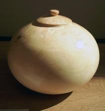 Load image into Gallery viewer, Hollow form with a lid Vase
